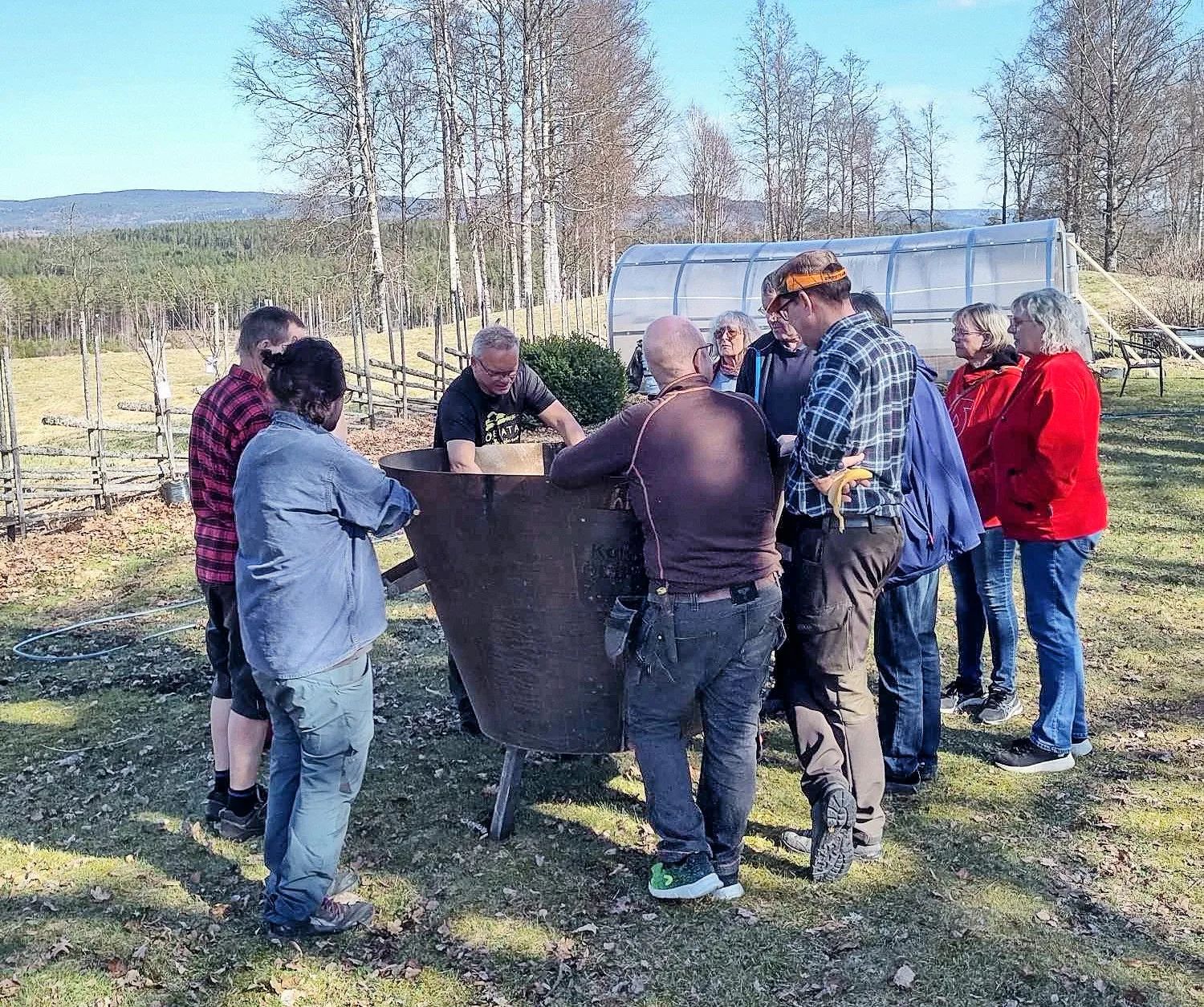 rombohöjden biokol (2) rombohöjden biokol tillverksning valborg, en grupp personer