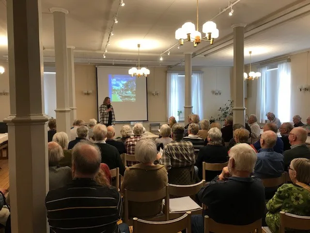 bild från berättarkväll strömholms kanal föreläsare och publik