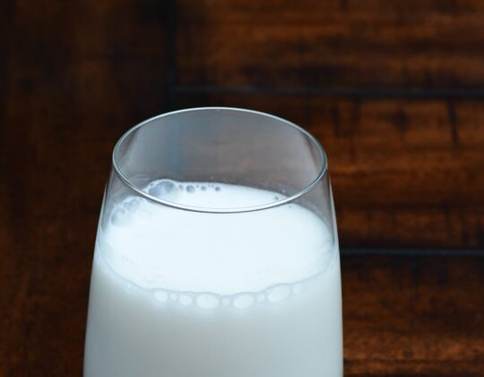 ser ut som äkta mjölk i ett glas