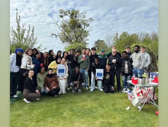 ungdomar-bakom-texten-youth-kan-symbolisera-ungdomsprojekt