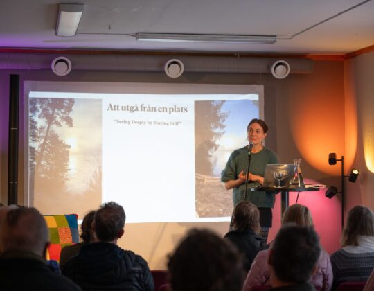 person som håller föredrag på invigningen i Hällefors